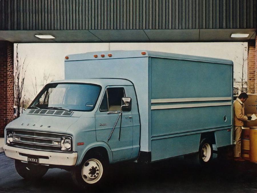  Dodge Tradesman CB300 Cary Van 1977 года  (фото 1 из 1)